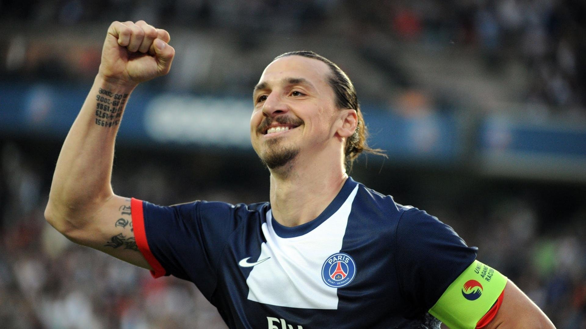 F1赛车赛场焦点！澳大利亚队对阵巴西队，压哨绝杀，引爆全场观众欢呼